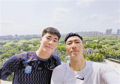女生脱了裤子让男生桶