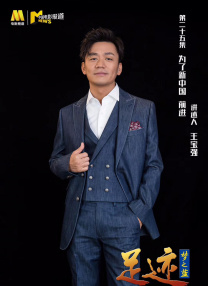 偷看体育老师洗澡被他抓到